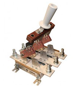 Разъединитель РЕ19-41-32211-00 УХЛ3, 1000А, 3-х полюсный на одно направление, центральная рукоятка, со вспомогательными контактами Электротехник