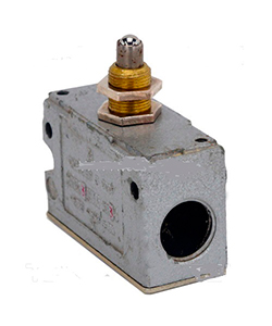 Микровыключатель МП 1204 УХЛ3 исп.01, IP40, толкатель с увеличенным ходом, фронтальный, гайки Электротехник