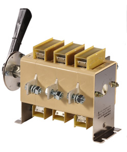 Выключатель-разъединитель ВР32-37 В 71250-32 УХЛ3, 400А, съёмная боковая смещённая рукоятка, 3-х полюсный на два направления, с д/г камерами, IP32 A