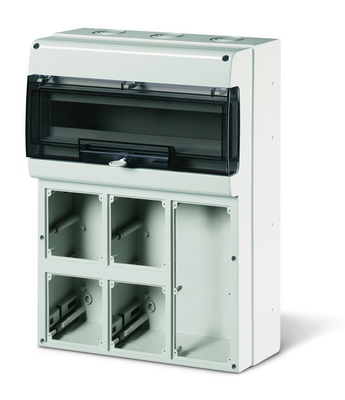 Корпус на 24 модуля, 4 поста с основанием 136х125 мм и 1 пост с основанием 100х110 мм DKC