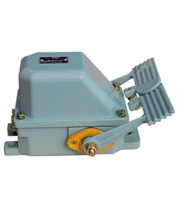 Выключатель концевой ножной НВ-702 У1, рычаг с 2-мя педалями, 10А, IP44, 2 эл. цепи Электротехник