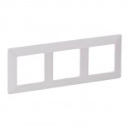Valena LIFE Рамка горизонтальная 3 пост . белая IP20 Legrand