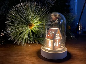 Фигура новогод. Рождество3 1LED (CR2032 в/к) 55x80 тепло/белый Uniel