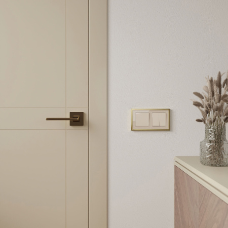 Baguette Рамка на 2 поста (айвори/латунь) Werkel