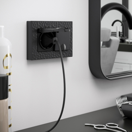 Розетка двойная влагозащ. с зазем. с защит. крышками и шторками (черный матовый) СУ IP44 Werkel