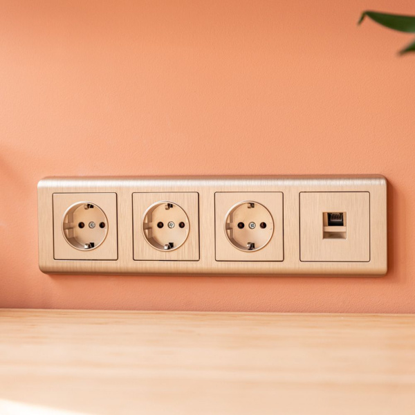 Stream Рамка на 4 поста (шампань) Werkel