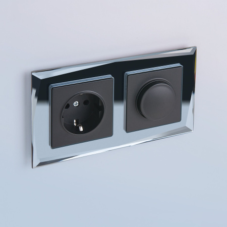 Встраиваемые механизмы Розетка СУ 1 мест.(земля.шторки) 16А черный матовый IP44 Werkel