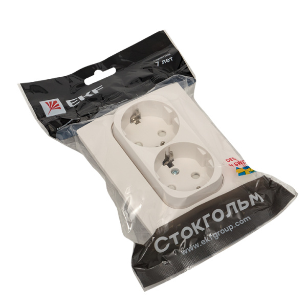 Стокгольм Розетка 2-местная с/з 16А белая с защ, штор, EKF