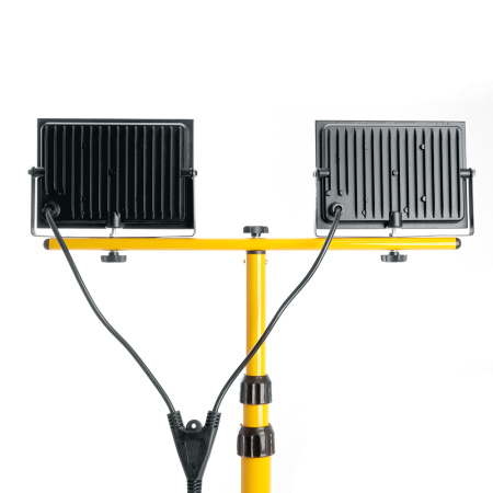 Светодиодный прожектор Feron LL-504 на штативе IP65 2*70W 6400K