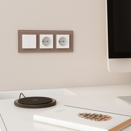 Favorit Рамка на 3 поста (латте, стекло) Werkel