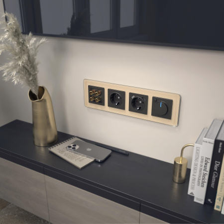 Elite Рамка из стекла на 4 поста айвори Werkel