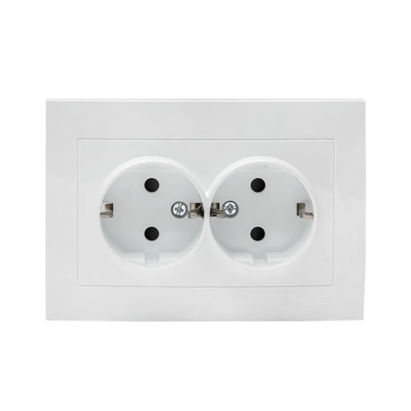 Валенсия Розетка 2-местная с/з 16А белая с защ, штор, EKF