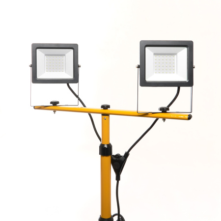 Светодиодный прожектор Feron LL-503 на штативе IP65 2*50W 6400K