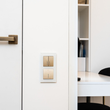 Favorit Рамка на 2 поста (белый,стекло) Werkel