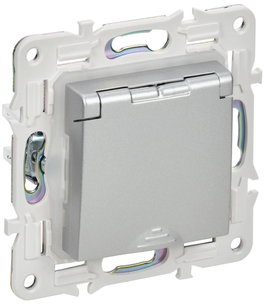 SKANDY Розетка 1-местная с заземлением с защитными шторками и крышкой 16А IP44 SK-R11S серебряный IEK