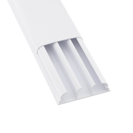 Кабель-канал плинтусного типа 70х22 мм, трехсекционный, с крышкой DKC