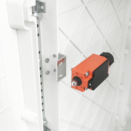 Кронштейн для монтажа концевого выключателя в шкафы Conchiglia DKC