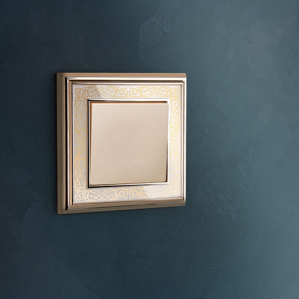 Выключатель одноклавишный проходной (шампань) СУ IP20 Werkel