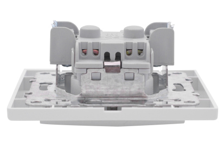 Минск Розетка 1-местная СП с заземлением 16А белая с защ, штор, EKF