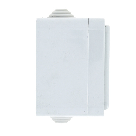 Прага Розетка 1-местная 16А с заземлением с крышкой IP44 белая EKF