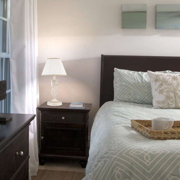 Классическая настольная лампа 1*E14 40Вт белый с золотом IP20 Selesta (01002/1 белый с золотом) Eurosvet