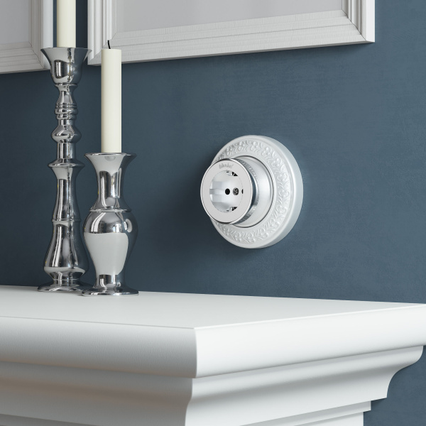 Розетка с заземлением (серебро матовый/хром) Vintage ОУ IP20 Werkel