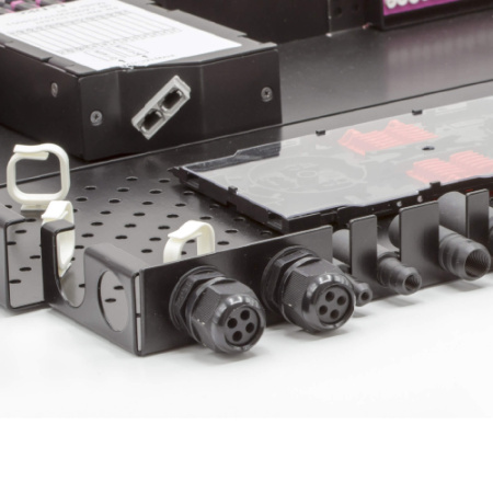 Оптическая патч-панель для установки 4 претерминированых кассет или адаптерных планок, 1U, черная DKC