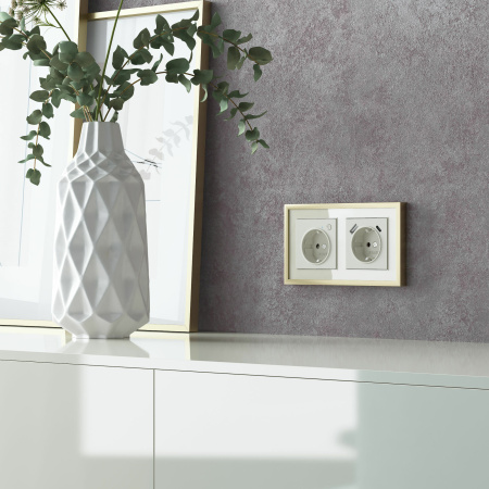 Baguette Рамка на 2 поста (айвори/латунь) Werkel