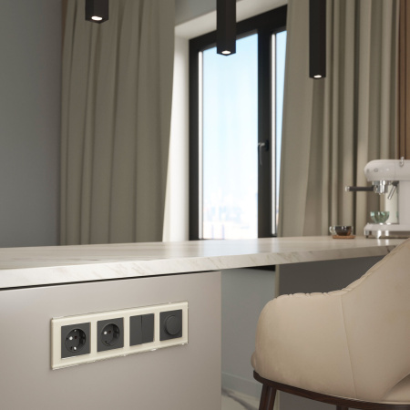 Favorit Рамка на 4 поста (молочный, стекло) Werkel