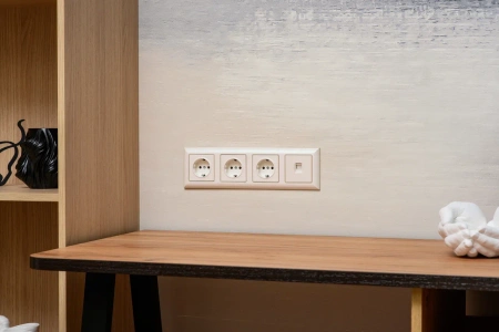 BRITE Рамка 4-мест. РУ-4-Бр беж./жемч. IEK