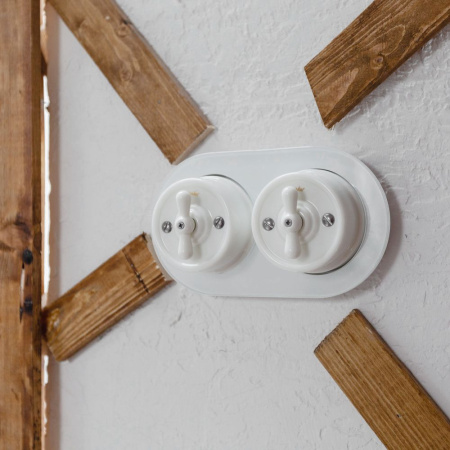 Переключатель одноклавишный (белый) Ретро ОУ IP20 Werkel