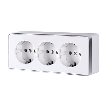 Розетка тройная с заземлением и шторками (белая) Gallant ОУ IP20 Werkel