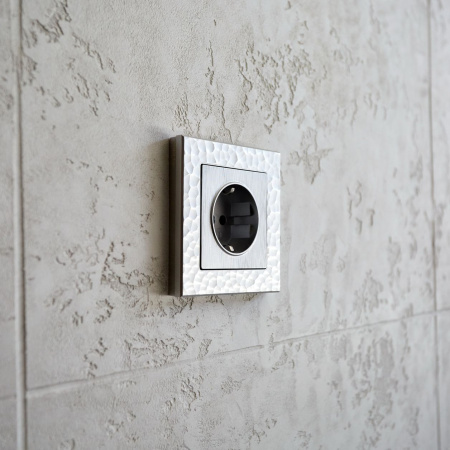 Встраиваемые механизмы Розетка СУ 1 мест. с зазем. 16А cеребряный рифленый IP20 Werkel