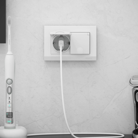 Розетка двойная влагозащ. с зазем. с защит. крышками и шторками (белый) СУ IP44 Werkel