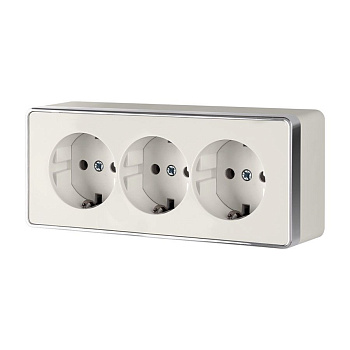 Розетка тройная с заземлением и шторками (слоновая кость) Gallant ОУ IP20 Werkel