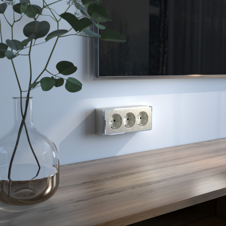 Розетка тройная с заземлением и шторками (шампань рифленый) Gallant ОУ IP20 Werkel