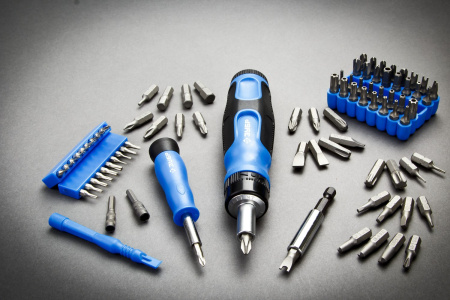 Набор: отвертка реверсивная с насадками 129 шт ЗУБР