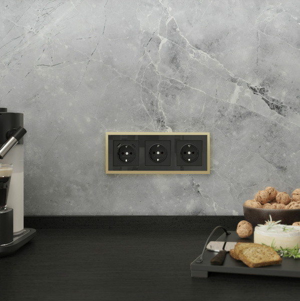 Baguette Рамка на 3 поста (черный/латунь) Werkel