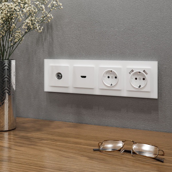 Favorit Рамка на 4 поста (белый матовый) Werkel