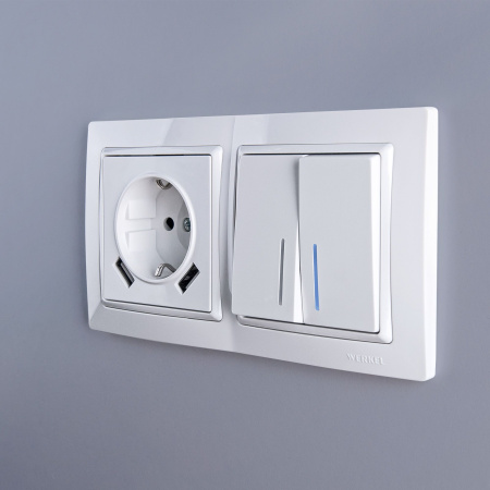 Выключатель двухклавишный проходной с подсветкой (белый) СУ IP20 Werkel