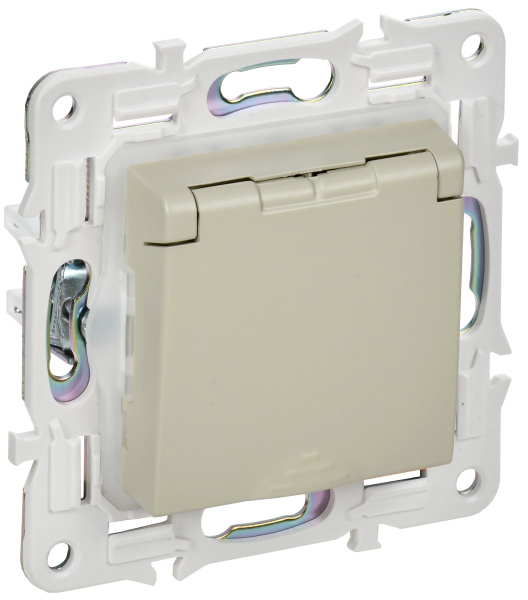 SKANDY Розетка 1-местная с заземлением с защитными шторками и крышкой 16А IP44 SK-R11B бежевый IEK