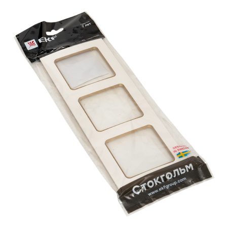 Стокгольм Рамка 3-местная белая с линией цвета шампань EKF