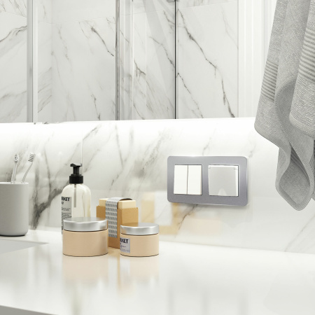 Розетка с заземлением и шторками c крышкой (белый матовый) СУ IP44 Werkel